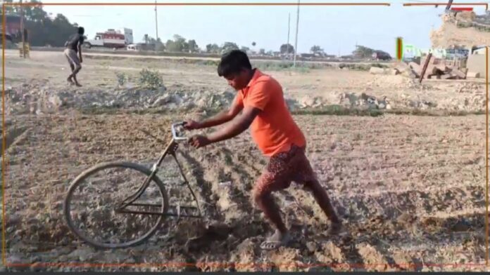 साइकिल से बनाया ऐसे जबरदस्त जुगाड़, की दंग रह गई लोगो की आँखे, लोग बोले भारत में टेलेंट की नहीं है कमी