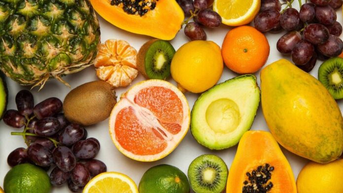 सर्दियों के मौसम में करना है Immunity Boost तो जरूर खाये यह Fruits, इसके है अनगिनत फायदे